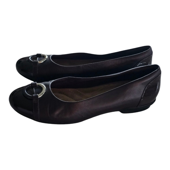 Clarks Womens Leather Slip-On Flats 9.5 Buckle Detail Burgundy Exellent - Picture 1 of 14